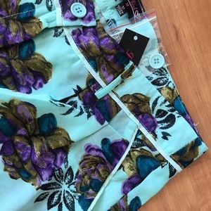 Summer Floral Shorts! Sz Med